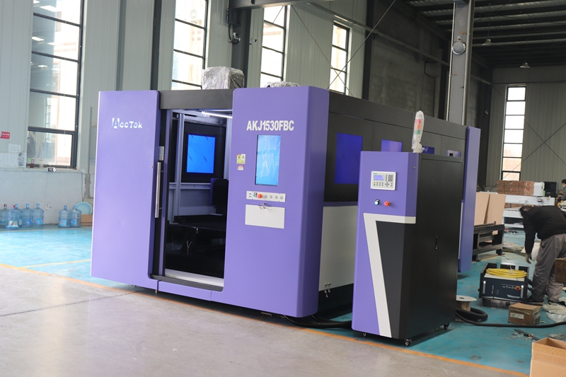Industrial 3015 6000 watt Fibe - Industrial Laser Metal Cutting Machine avaliação e preço